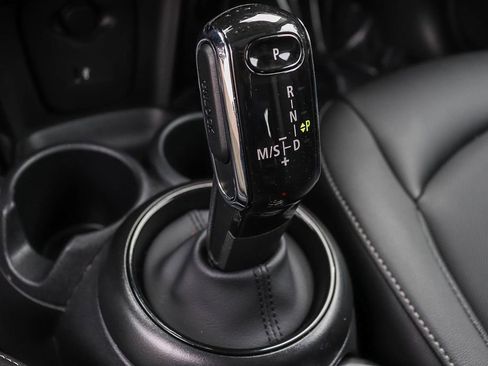 Used 2024 MINI Cooper 4-Door Hardtop FWD image 24