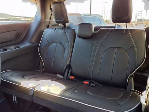 New 2026 Chrysler Pacifica Limited w/ Uconnect Theater Family Group image 14