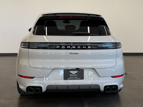 Used 2025 Porsche Cayenne Turbo AWD/4WD image 6