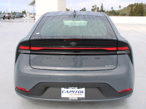 Used 2024 Toyota Prius LE image 4