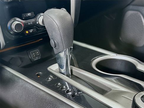 Used 2018 Nissan Pathfinder S image 17