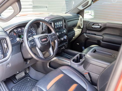 Used 2022 GMC Sierra 1500 AT4 w/ AT4 Preferred Package AWD/4WD image 4