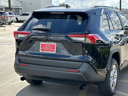 Used 2025 Toyota RAV4 XLE image 7