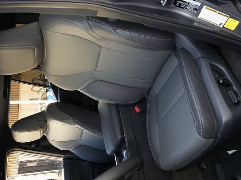 Used 2026 Lexus GX 550 w/ Accessory Package (2T) image 9