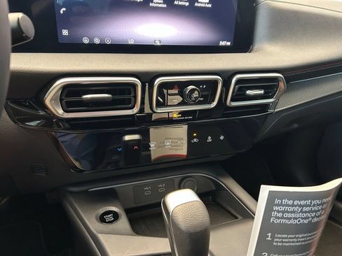 New 2026 Nissan Sentra SR w/ Floor Mat Package FWD image 33