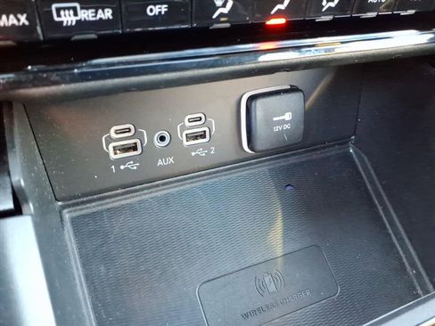 Certified 2024 Jeep Grand Cherokee Altitude image 15