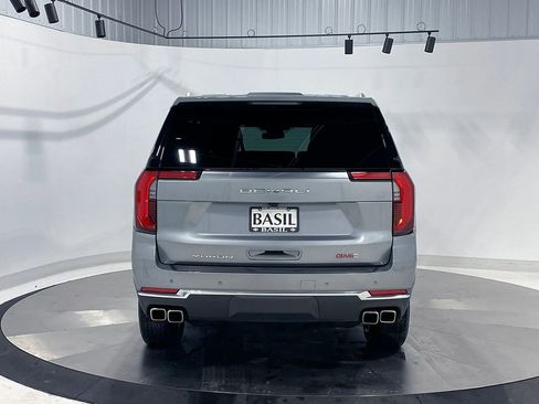 Used 2025 GMC Yukon XL Denali image 12