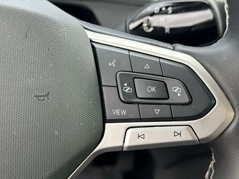 Used 2025 Volkswagen Tiguan SE FWD image 31