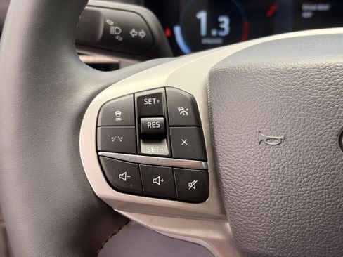 Certified 2025 Ford Explorer Active RWD image 26