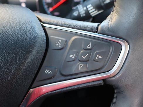Used 2018 Chevrolet Equinox LT FWD image 19