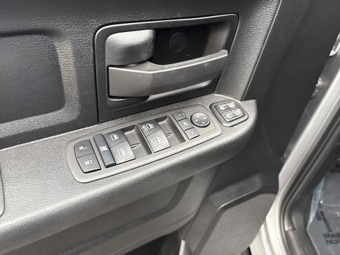 Used 2024 RAM 2500 Tradesman w/ Chrome Appearance Group AWD/4WD image 16