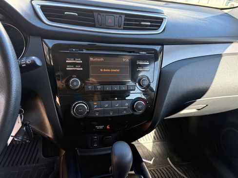 Used 2015 Nissan Rogue S AWD/4WD image 22