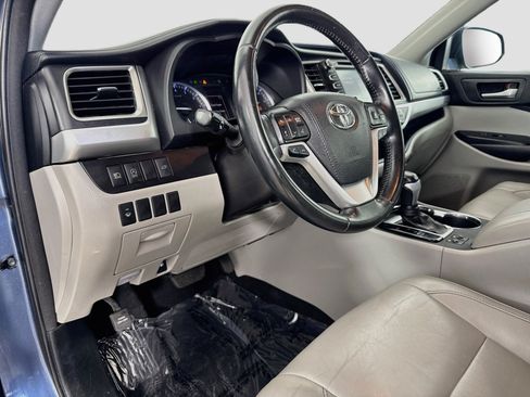 Used 2018 Toyota Highlander XLE FWD image 11