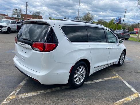 Used 2020 Chrysler Pacifica Touring-L w/ Advanced Safetytec Group FWD image 5