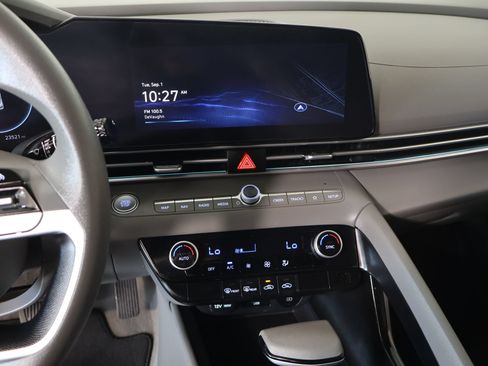 Used 2024 Hyundai Elantra SEL FWD image 5