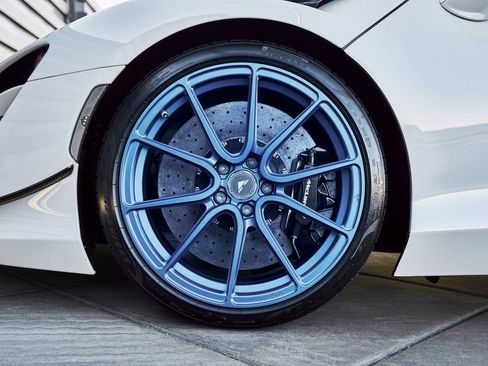 Used 2023 McLaren Artura RWD image 3