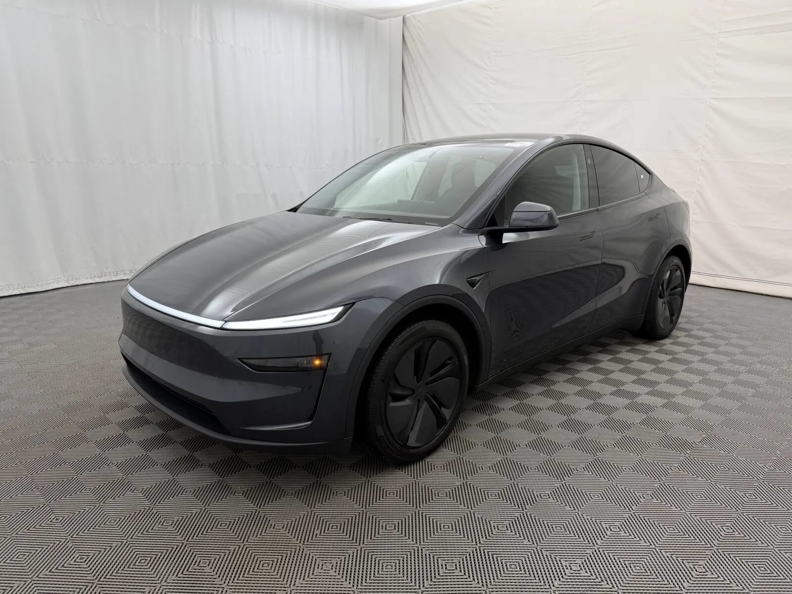 Used 2026 Tesla Model Y Long Range AWD/4WD image 2