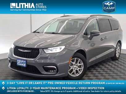 Used 2022 Chrysler Pacifica Touring-L