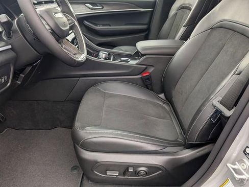 New 2026 Jeep Grand Cherokee Laredo image 12