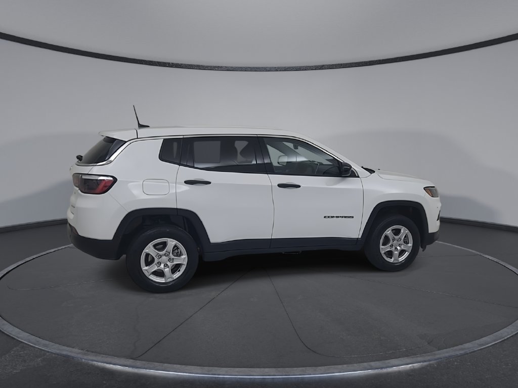 Used 2022 Jeep Compass Sport AWD/4WD image 17