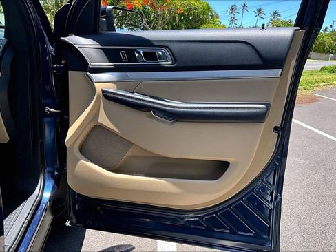 Used 2017 Ford Explorer XLT w/ Equipment Group 202A FWD image 19