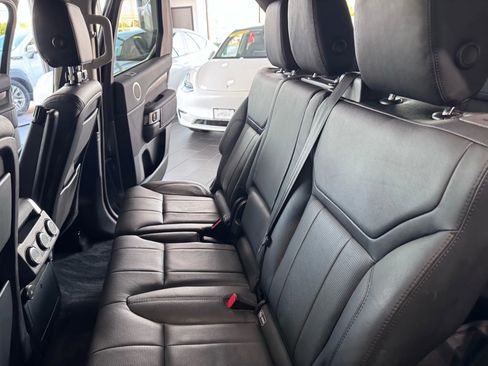 Used 2019 Land Rover Discovery HSE image 20