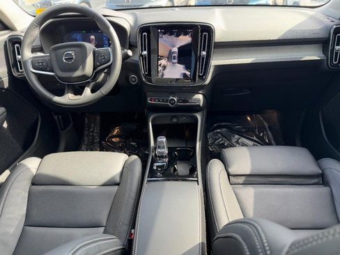 Certified 2025 Volvo XC40 B5 Plus image 12