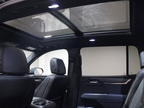 New 2026 GMC Acadia AT4 w/ Luxury Package AWD/4WD image 4