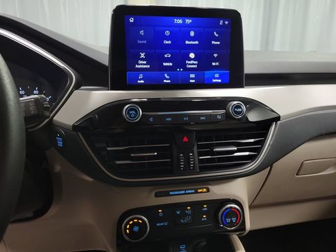 Used 2022 Ford Escape SE FWD image 18