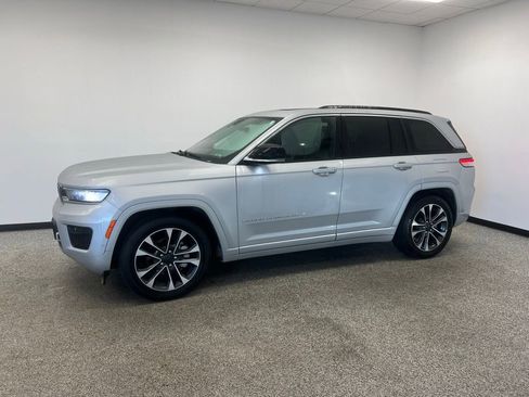 Used 2024 Jeep Grand Cherokee Overland image 18