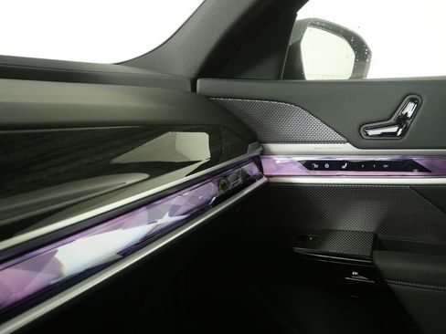 New 2026 BMW 740i w/ Premium Package image 30