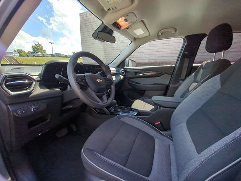 Used 2025 Chevrolet TrailBlazer LT AWD/4WD image 15
