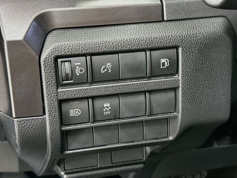 Used 2025 Toyota 4Runner SR5 AWD/4WD image 17