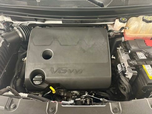 Used 2023 Chevrolet Traverse LT FWD image 40