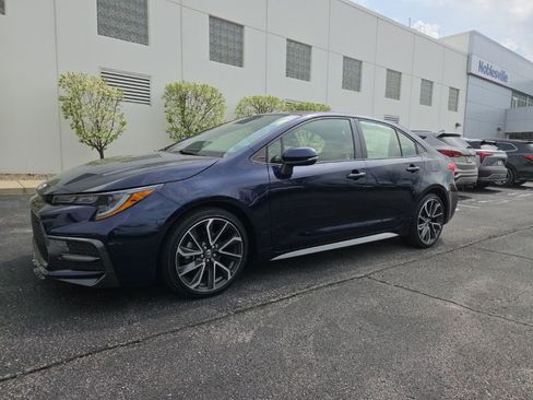 Used 2022 Toyota Corolla SE w/ SE Premium Package FWD image 2