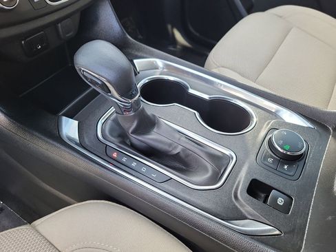 Used 2023 Chevrolet Traverse LS image 20