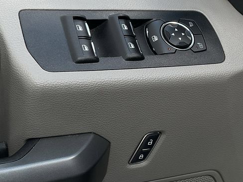 Used 2017 Ford F150 XLT w/ Trailer Tow Package image 15