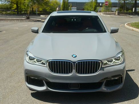Used 2019 BMW 750i xDrive w/ Executive Package AWD/4WD image 2