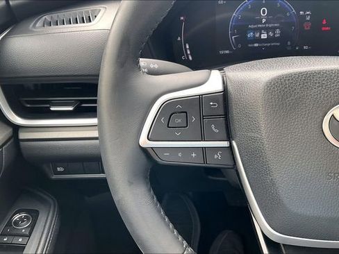 Used 2025 Toyota Grand Highlander AWD image 18