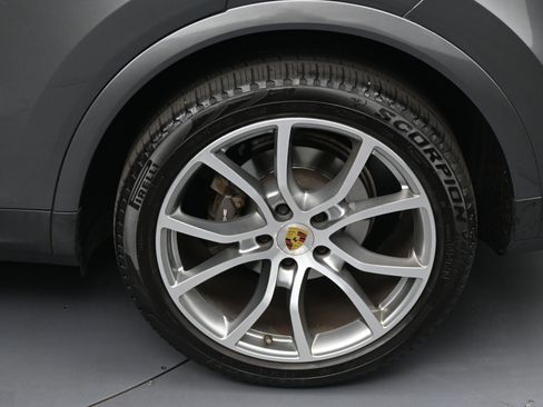 Certified 2019 Porsche Cayenne image 12