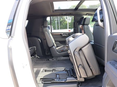 New 2026 Chevrolet Suburban High Country AWD/4WD image 44