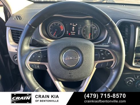 Used 2018 Jeep Cherokee Latitude w/ Altitude Package image 22