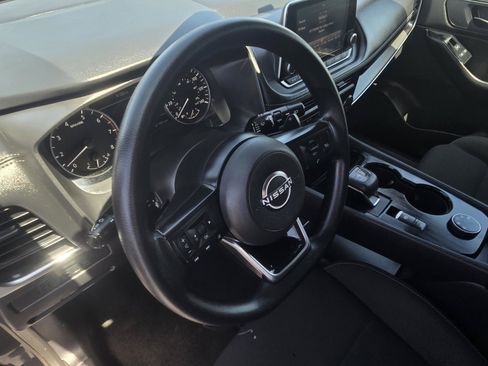 Used 2024 Nissan Rogue S AWD/4WD image 11
