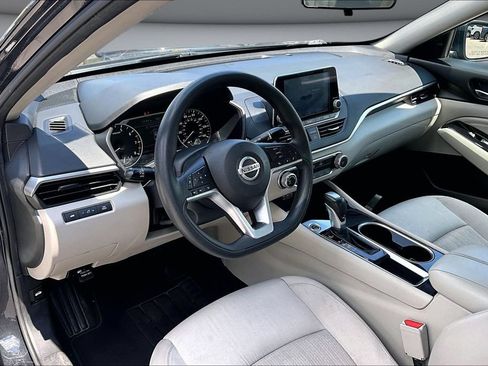 Used 2021 Nissan Altima 2.5 SV FWD image 17