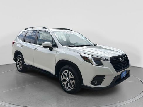 Used 2024 Subaru Forester Premium AWD/4WD image 9
