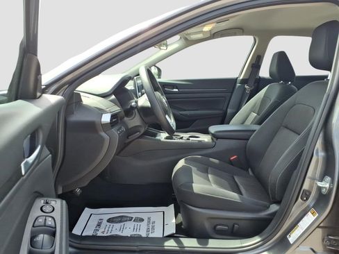Used 2025 Nissan Altima 2.5 SV FWD image 18
