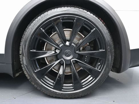 Used 2022 Tesla Model X image 11