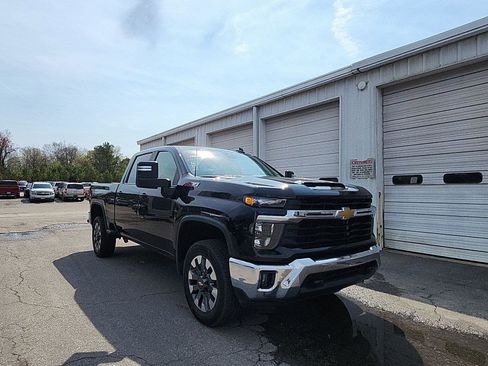 Used 2024 Chevrolet Silverado 2500 LT image 7