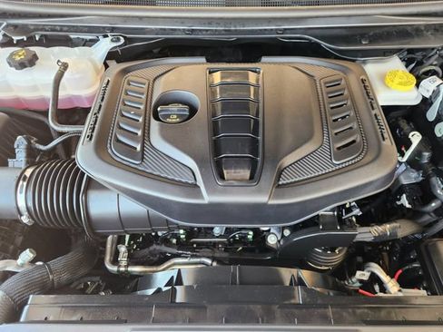 Used 2025 Jeep Wagoneer L Series II AWD/4WD image 31