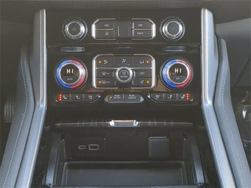 Used 2024 GMC Yukon Denali w/ Advanced Technology Package image 18